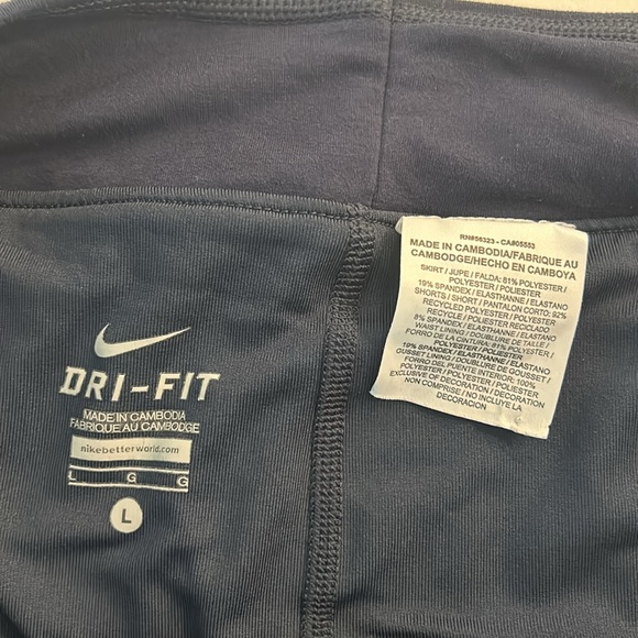 Lot of 3 Nike Dri Fit tennis skirts/skorts—size large - Picture 6 of 9